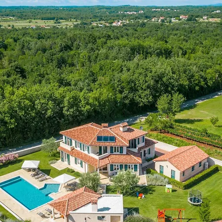 Exclusive Milanni Mit Riesigem Pool Und Jacuzzi Villa