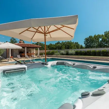 Exclusive Milanni Mit Riesigem Pool Und Jacuzzi ヴィラ *