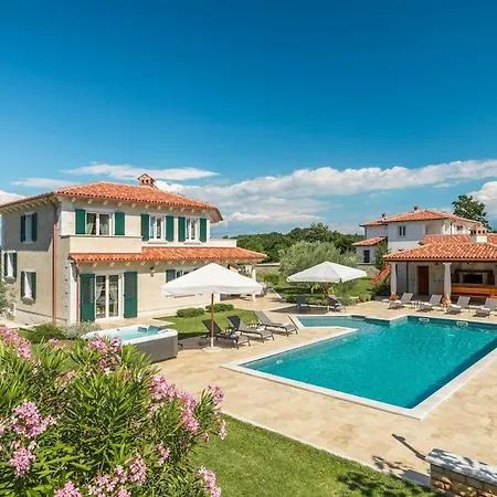 Exclusive Milanni Mit Riesigem Pool Und Jacuzzi