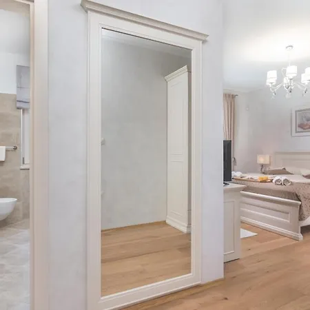 Villa Exclusive Milanni Mit Riesigem Pool Und Jacuzzi